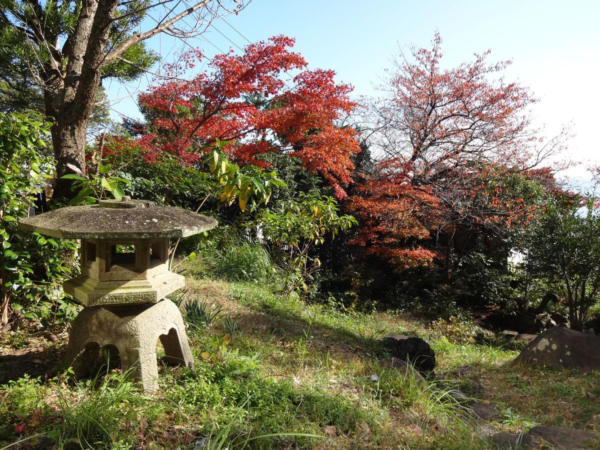 Готель Ryokan Izuna Атамі Екстер'єр фото